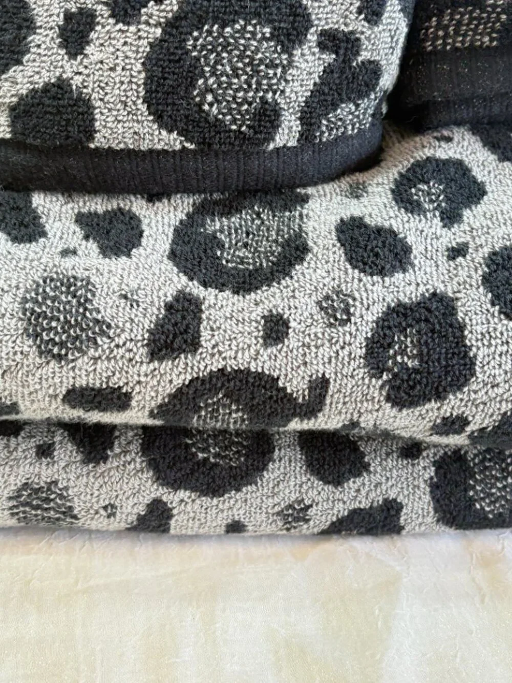 DKNY Leopard Print Black Gray Bath Hand Towels Washcloth 8 Pc Set New